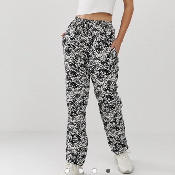 NWT Snake Print Joggers Size Medium - Picture 5 of 7